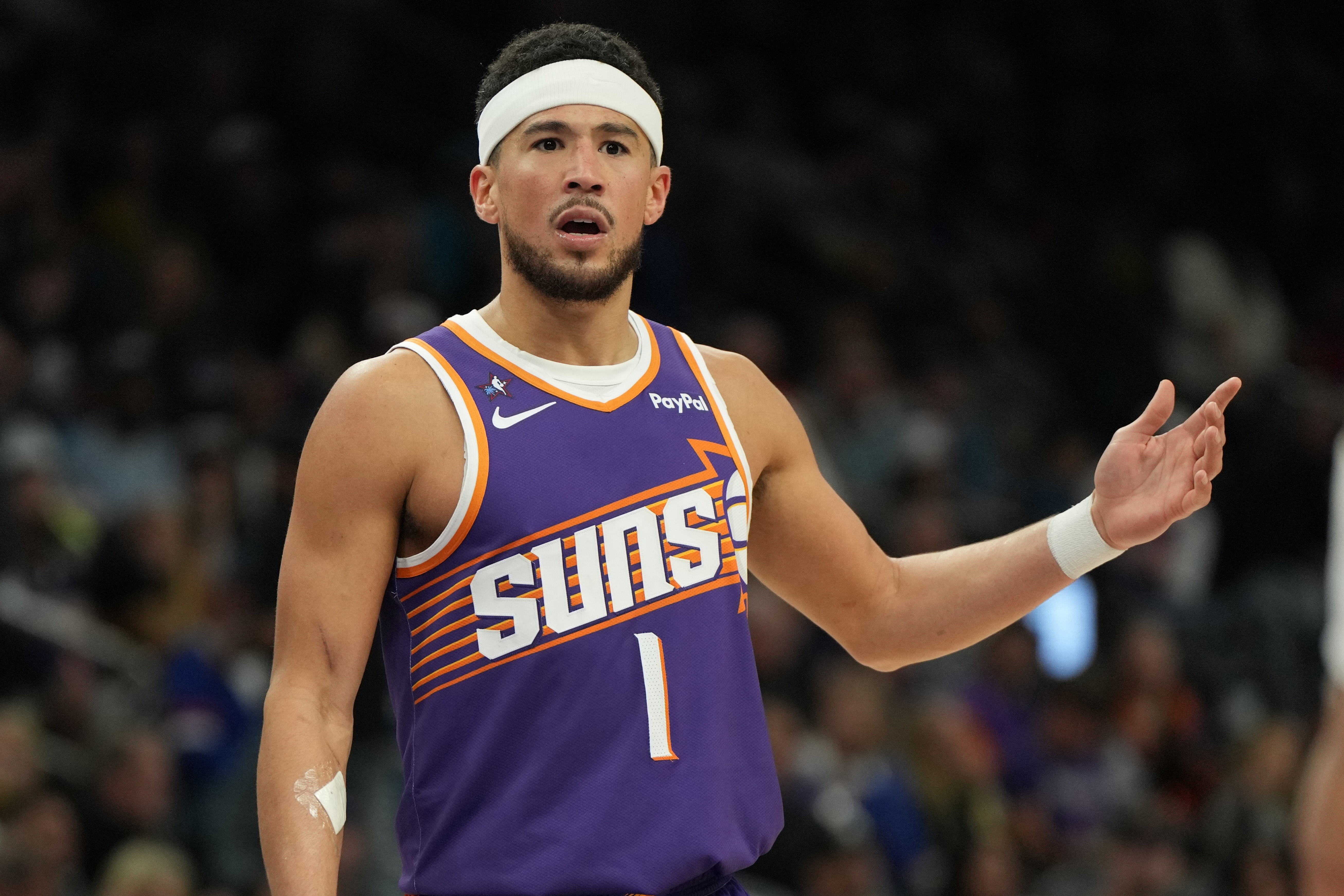MK体育-NBA的圆柱体判定🧠是只有布克受伤的世界 也是裁判的无法自洽